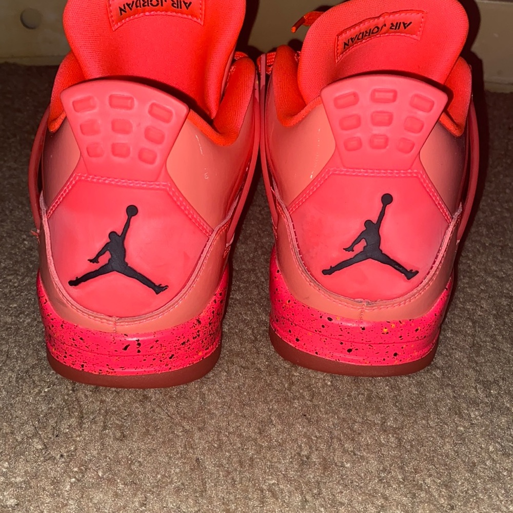 Air Jordan Retro 4 Hot Punch slightly used women’s shoe